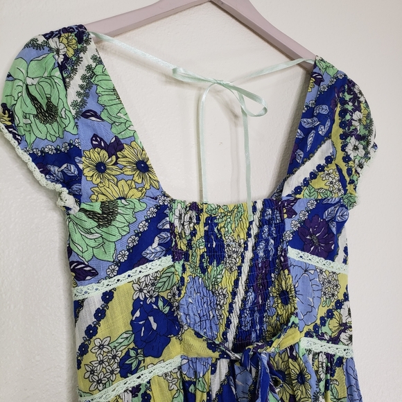 FREE PEOPLE Smocked, Floral, Eyelet Lace Tie Dress size Small - Picture 5 of 6